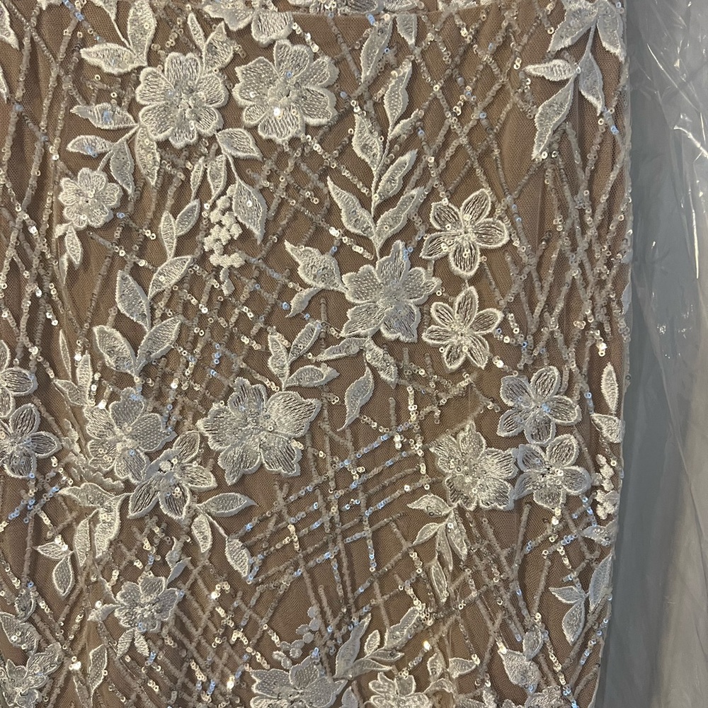 Porta and Scarlett Gown - Picture 2 of 6